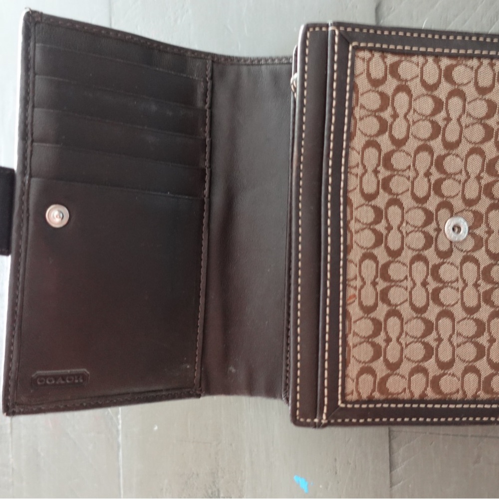 2000s Coach Bifold Wallet - Picture 9 of 9